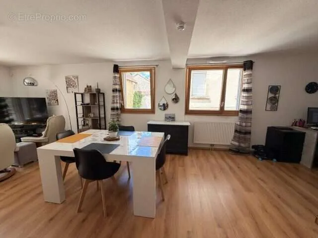 Salle à manger - Appartement avec balcon et garage à Pontarlier