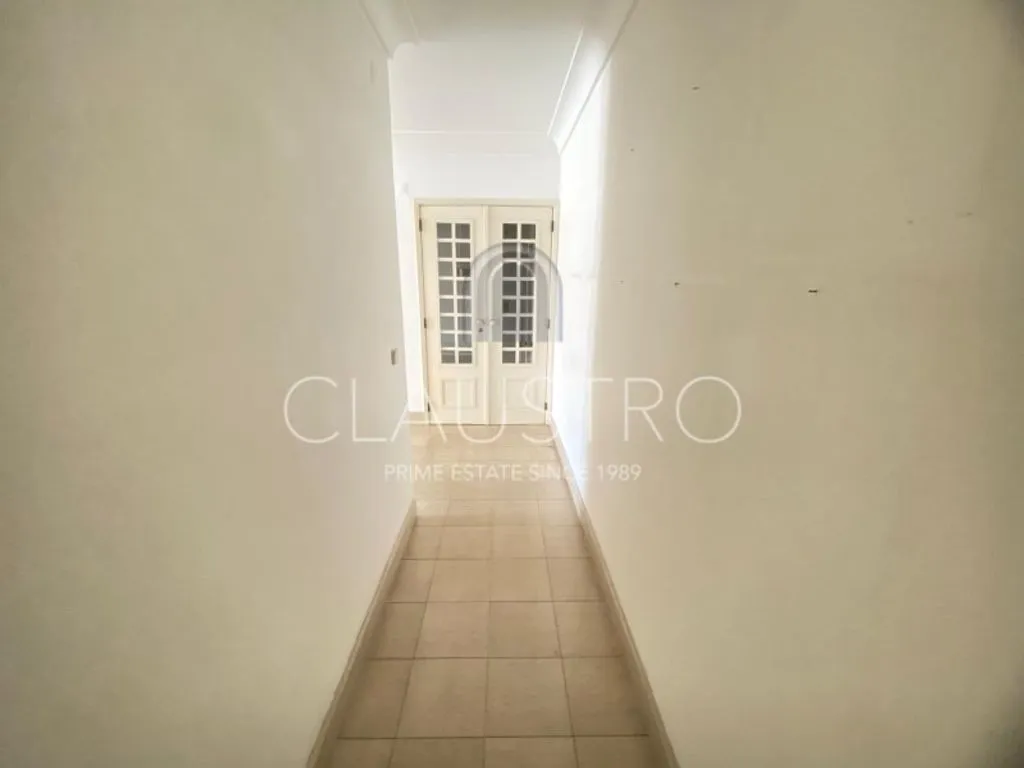 Esik - Luxury Flat with Parking in Lapa, Lisbon
