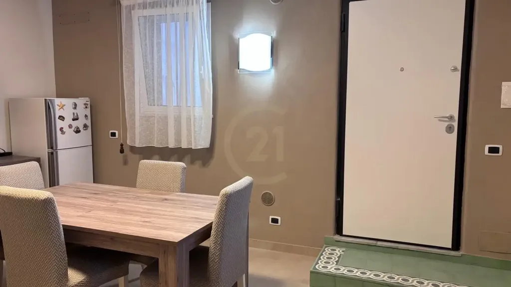 Salle à manger - Rusticated Apartment with Metro Access in Catania