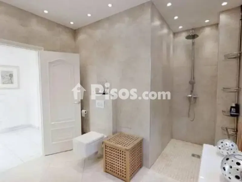 Salles de bain - Maison 4 chambres à ES
