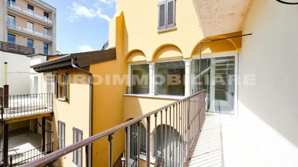 Balcon - Luxury Penthouse with Panoramic View in Brescia
