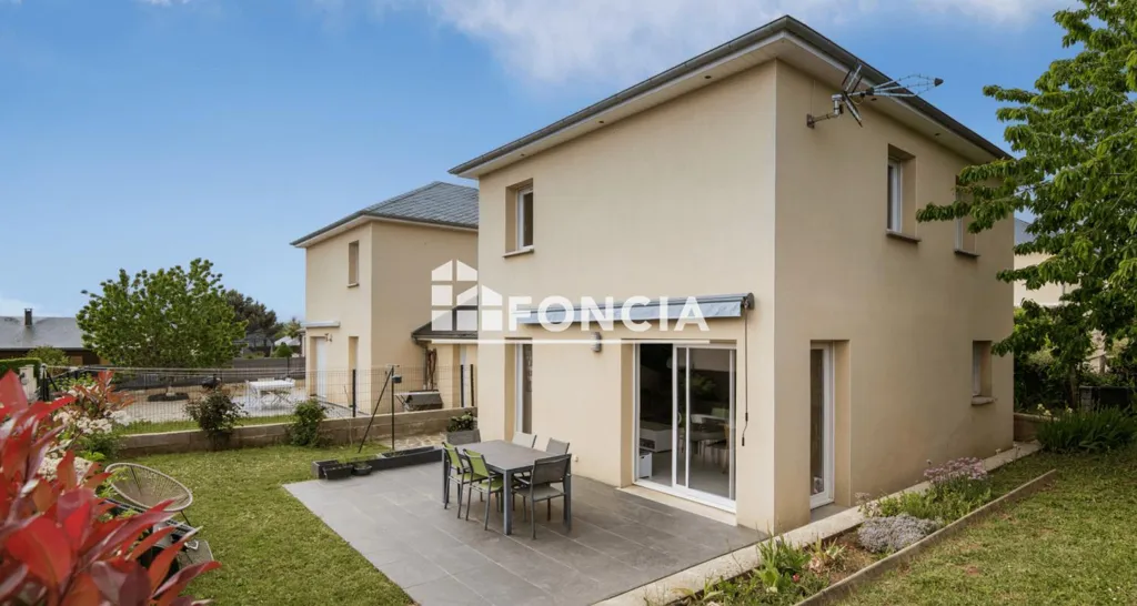 Jardin - Maison Moderne avec Garage à Bozouls