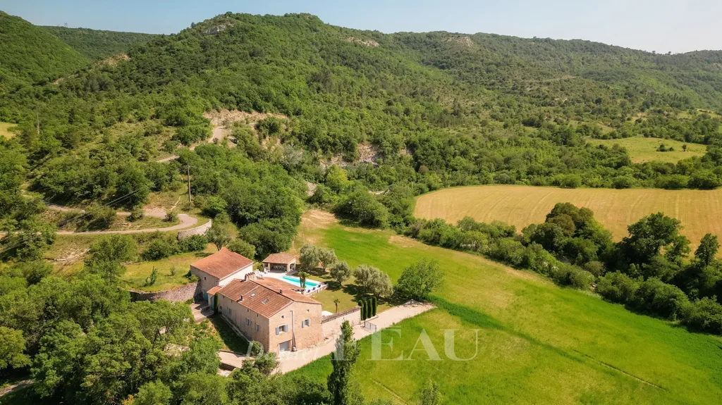 Vue aérienne - Mas Provençal Rénové avec Piscine en Ardèche Méridionale