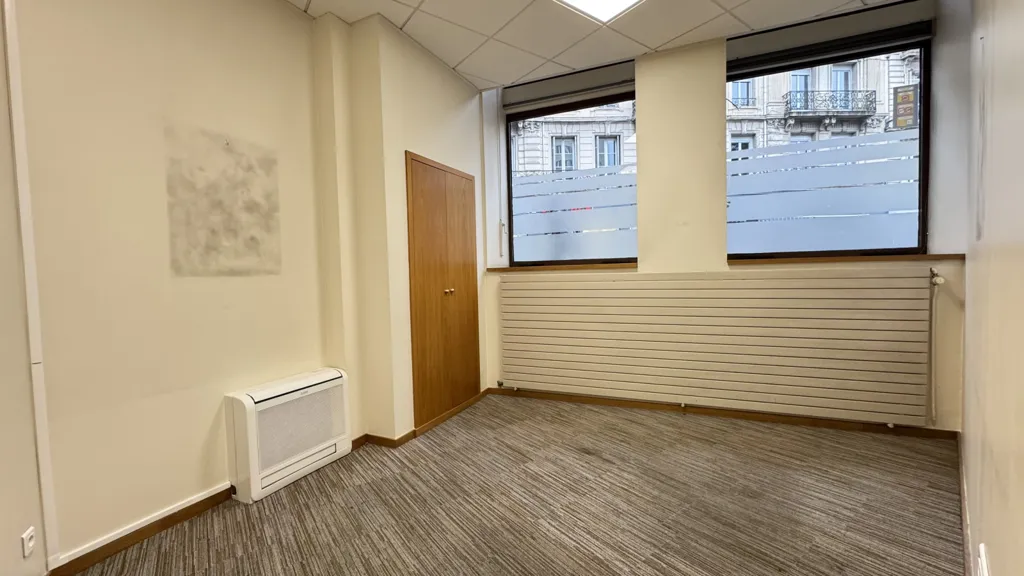 Bureau - Immeuble avec Surface Commerciale à Saint-Étienne
