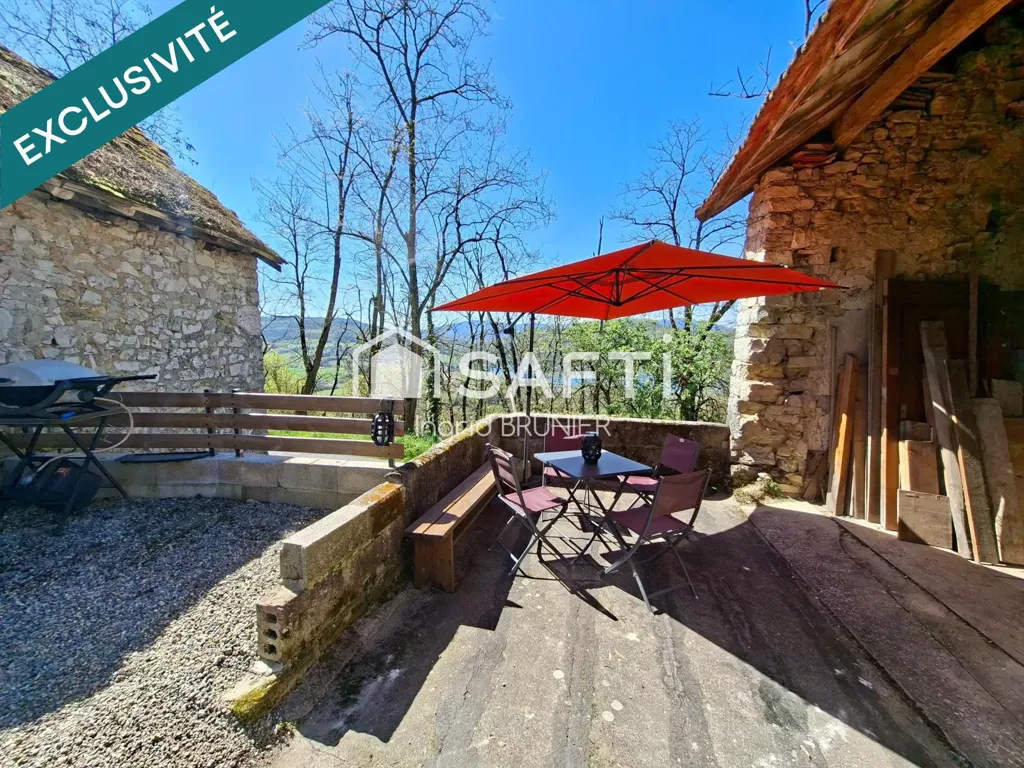 Terrasse - Maison Rénovée avec Vue Lac à Lucey