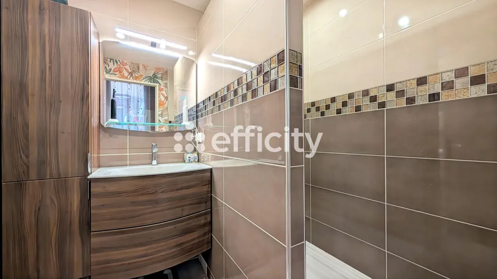 Bagni - Spacious 3-Bed Flat with Terrace in Lognes