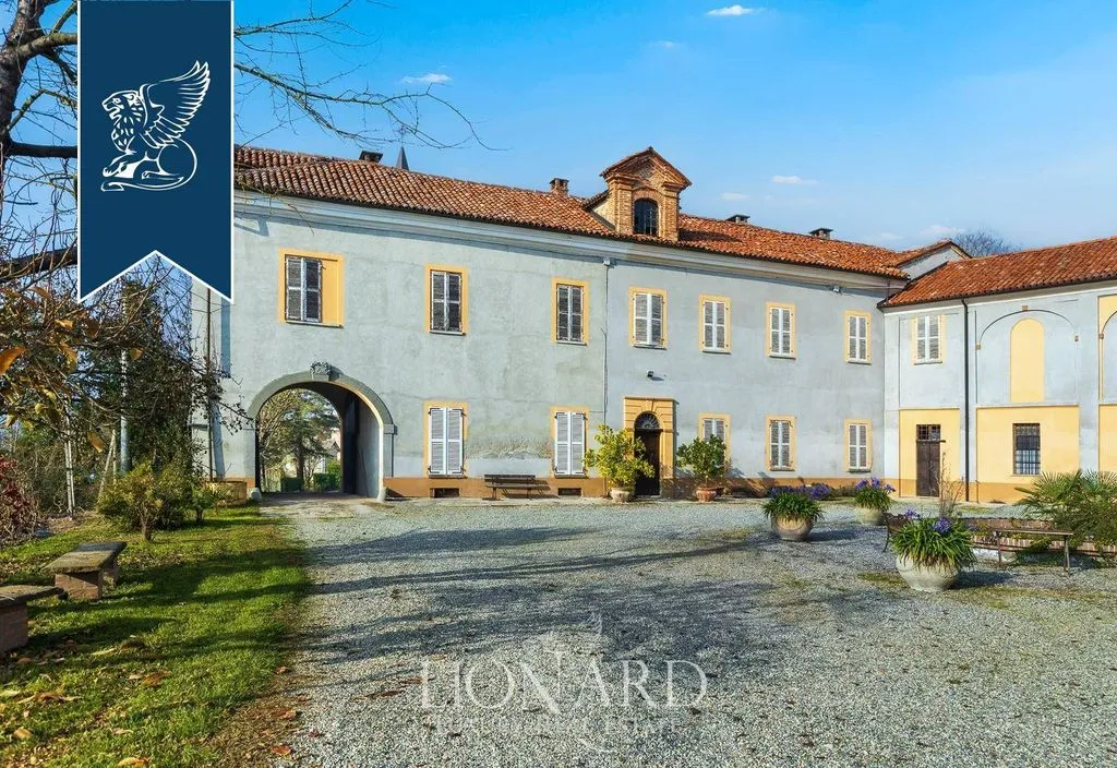 Extérieur - 17th-Century Castle with Pool in Monferrato