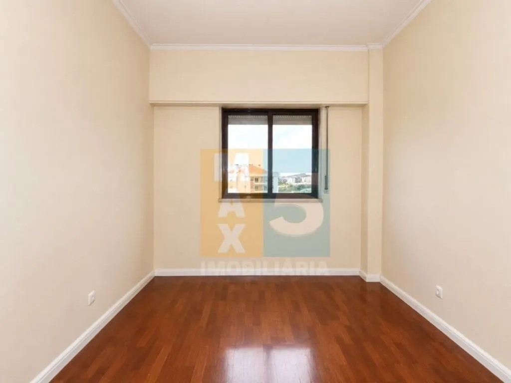 Toad - Luxury Duplex Flat with Garage in Odivelas