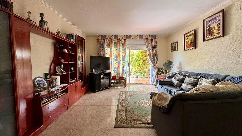 Séjour - Seafront Apartment with Terrace and Pool in Cunidor