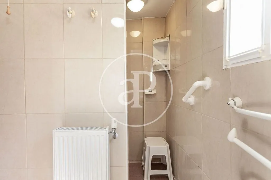 Bathrooms - Chalet with Pool and Terraces in Catadau