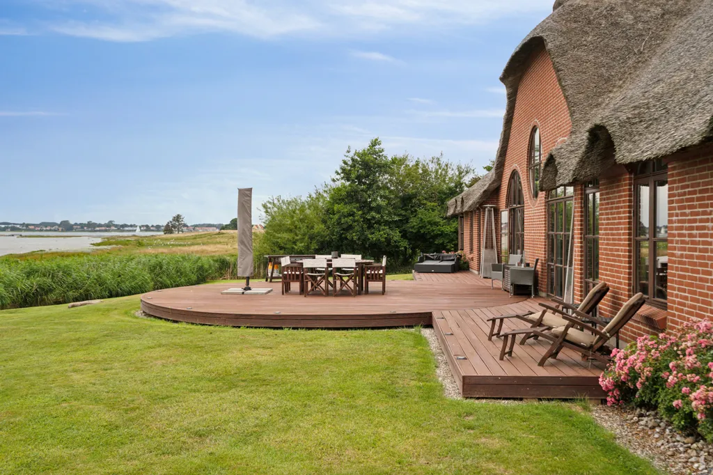Terrasse - Historic Villa with Water View on Hjarnø