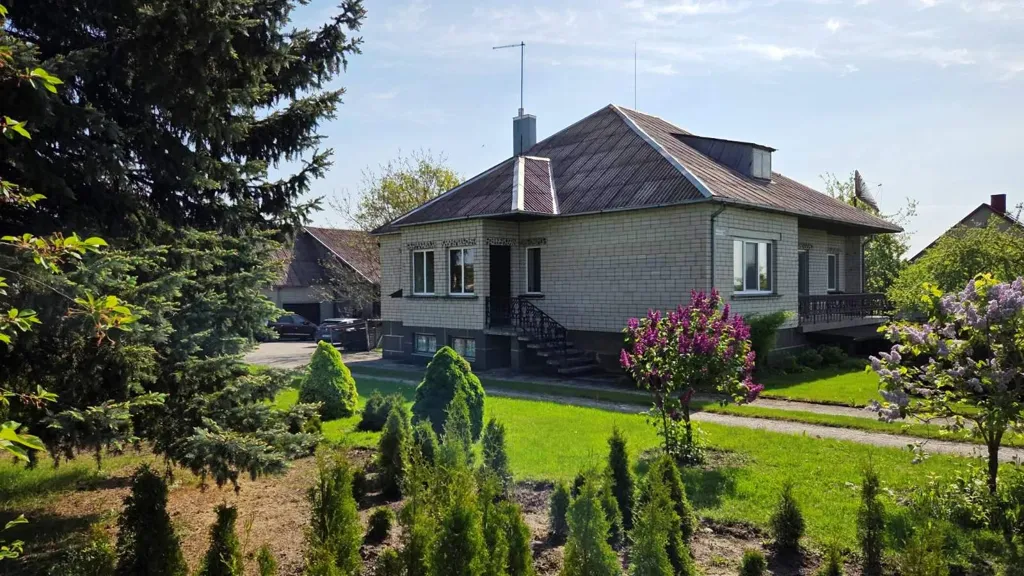 Välivaade - House with Garage and Garden in Radžiūnai