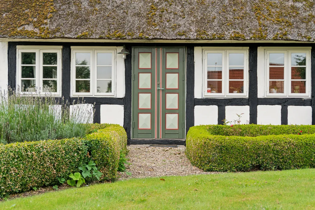 Välivaade - Historic Timber Frame House with Private Forest near Bogense