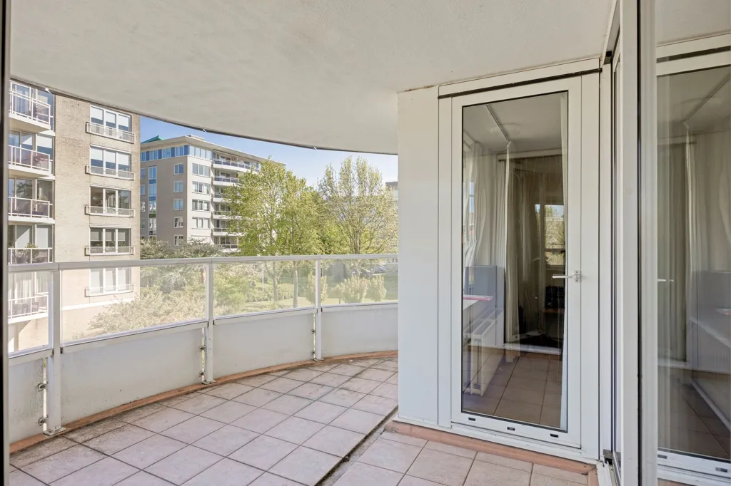 Balcon - Spacious Corner Apartment with Balcony in Zoetermeer