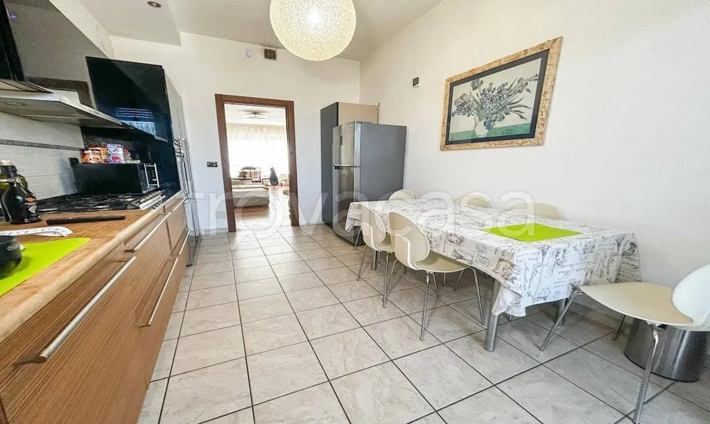 Salle à manger - Rearranged Apartment with Balcony in Santena