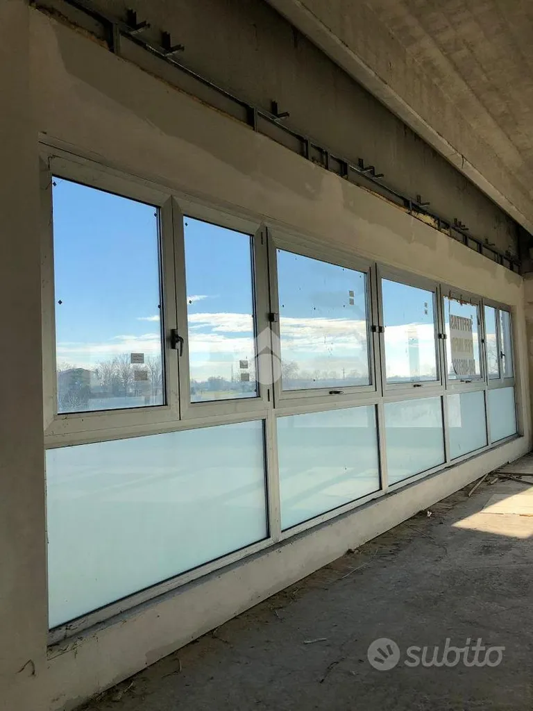 Pièces - Office Space with Parking in Urgnano