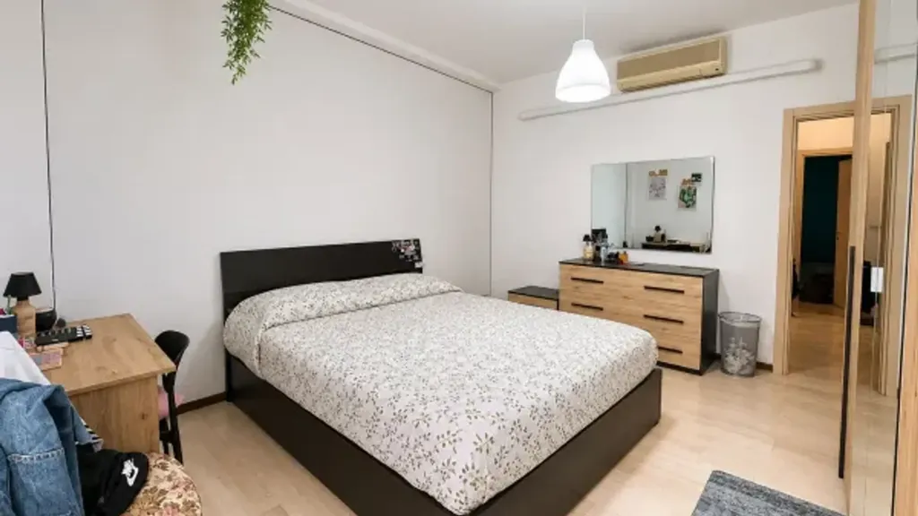 Chambres - Trilocale with Balcony in Grigioni, Milan