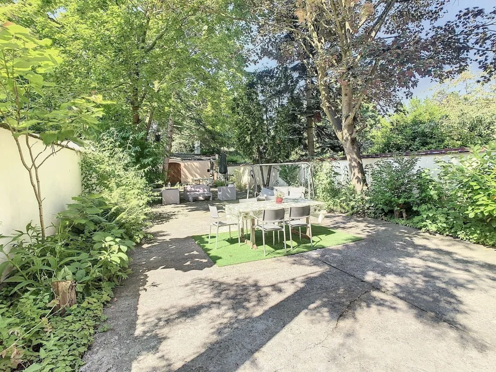 Aed - Art Deco Masterpiece with Garden in Prestigious Avenue