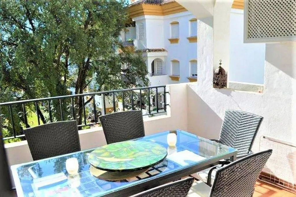 Terrasse - Apartment with Pool in Pinos de Nagüeles