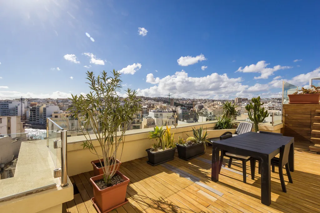 Terrace - 3-bedroom apartment in Portomaso