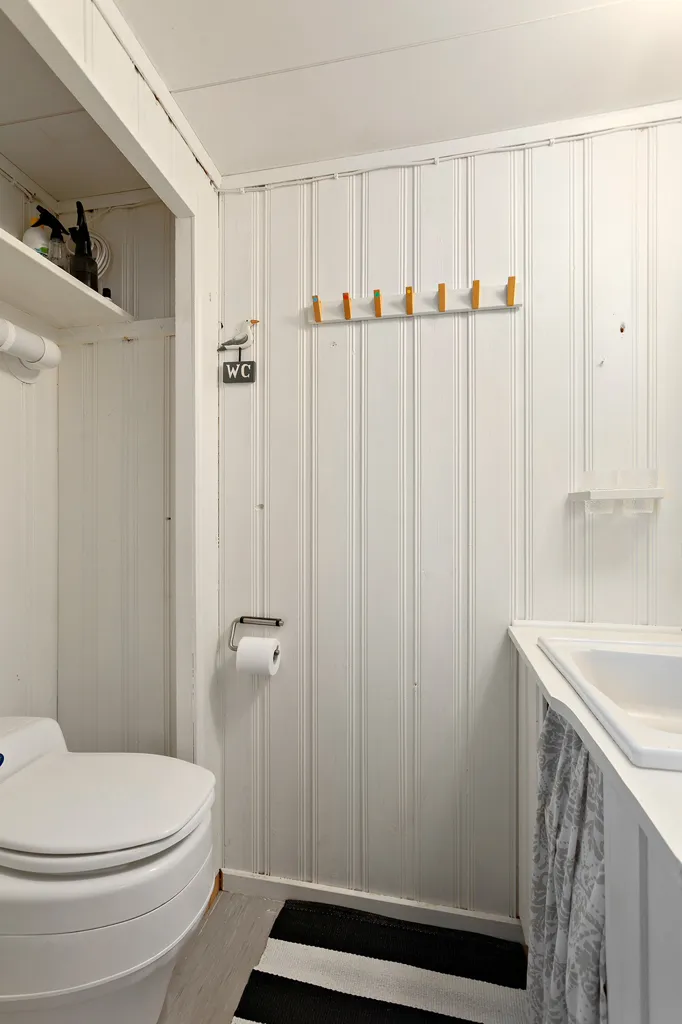 Bagni - Cottage with Lake Access in Örstorp