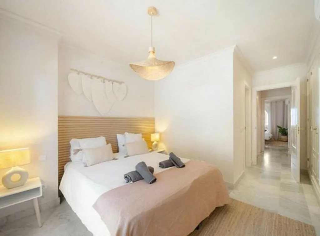 Chambres - Apartment with Pool in Nueva Andalucía Centre