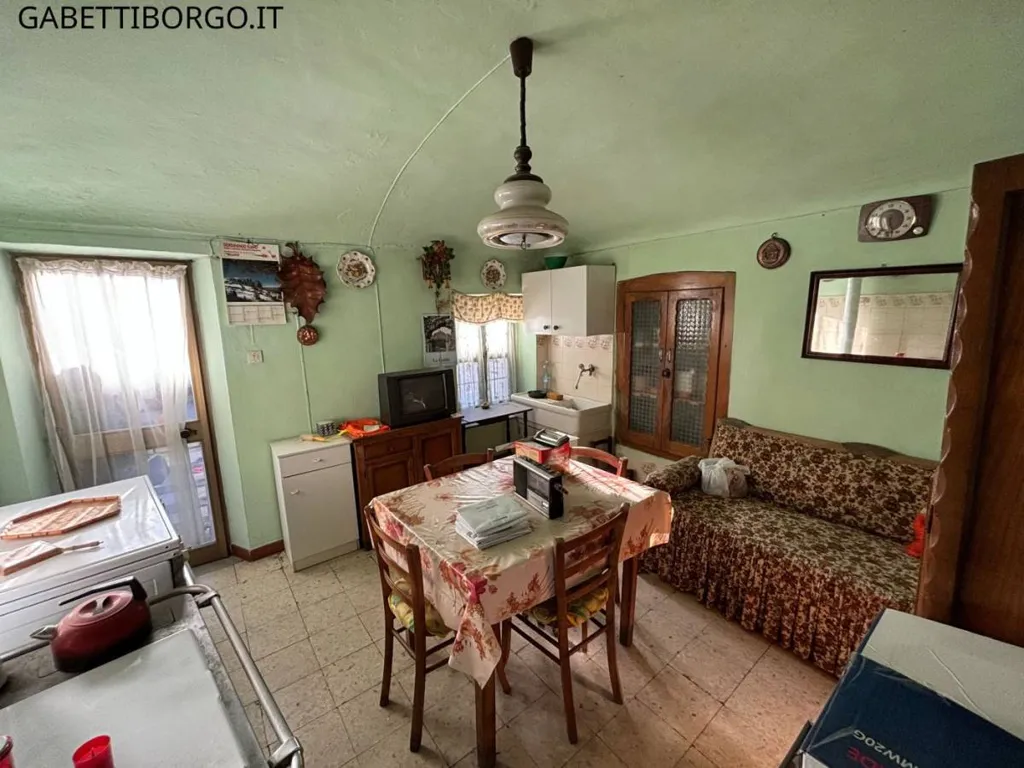 Dining Room - Apartment with Mountain View in Roaschia