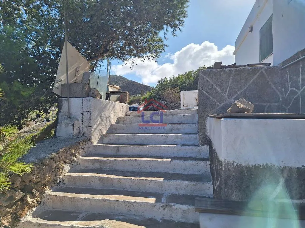 Pièces - Rustic Land with Pool in Haría, Canary Islands