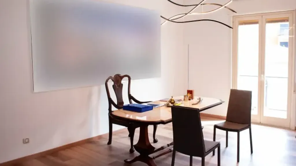 Dining Room - Modernised Apartment with Balcony in Messina