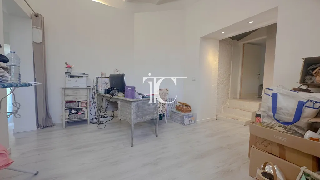 Chambres - Maison Rénovée avec Jardin à Proximité des Commodités