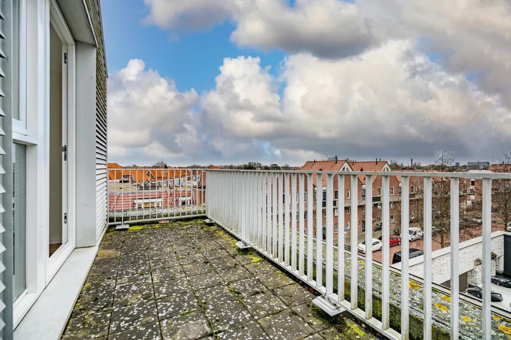 Balcony - Corner Apartment with Extra Mezzanine in Leiden