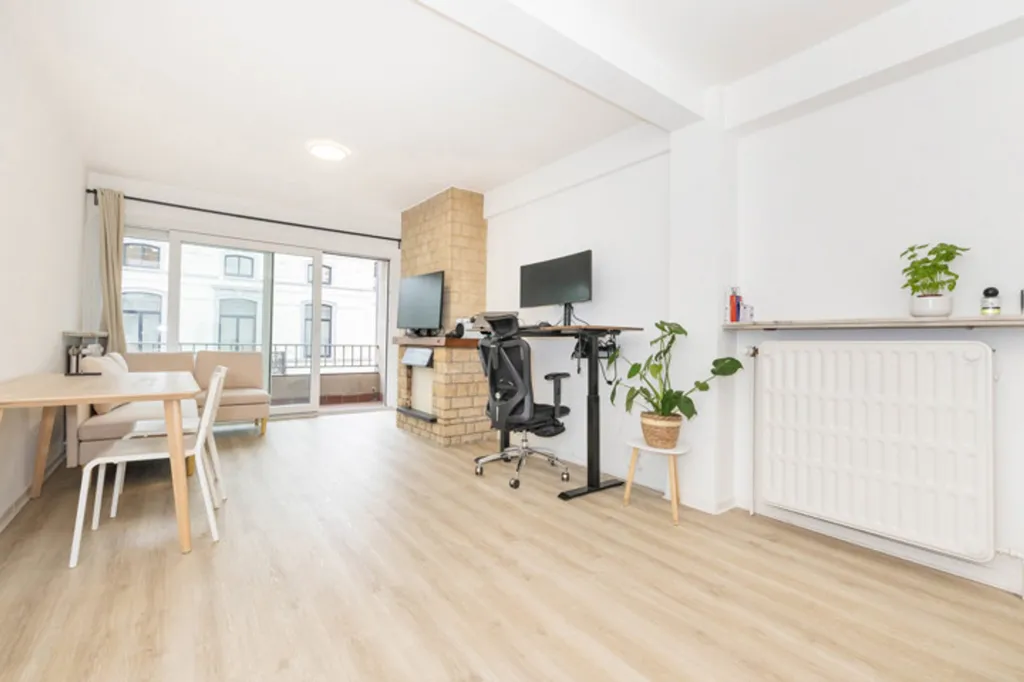 Séjour - Appartement Rénové avec Terrasse à Waterloo