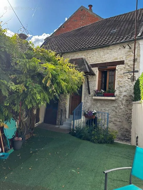Giardino - Flat with Courtyard in Issou