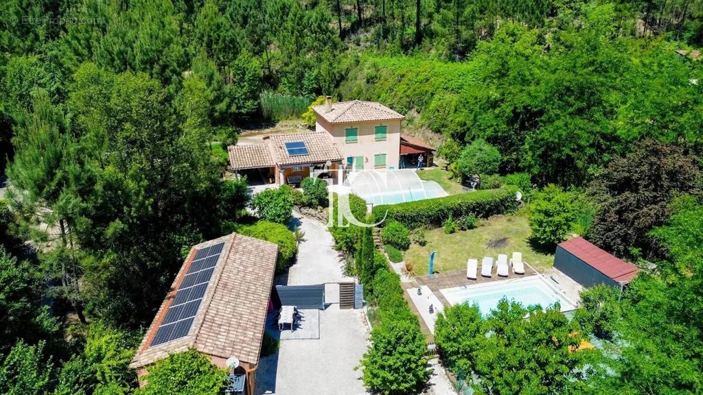 Õhuvaade - Modern Villa with Two Pools in Le Martinet