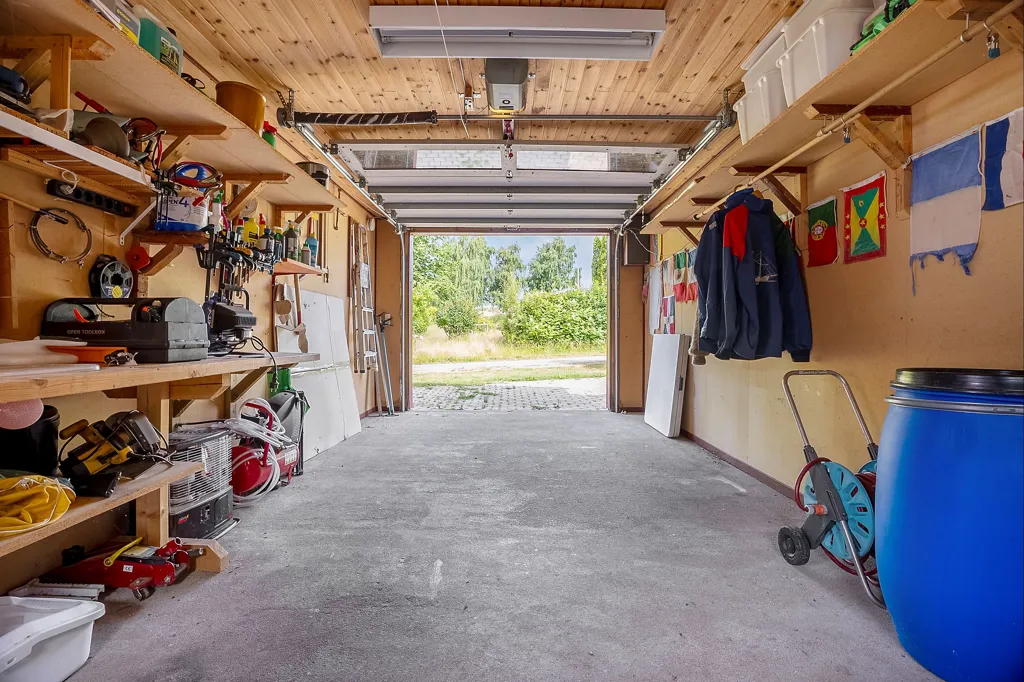 Garage - Charming Summerhouse with Garden in Kårup