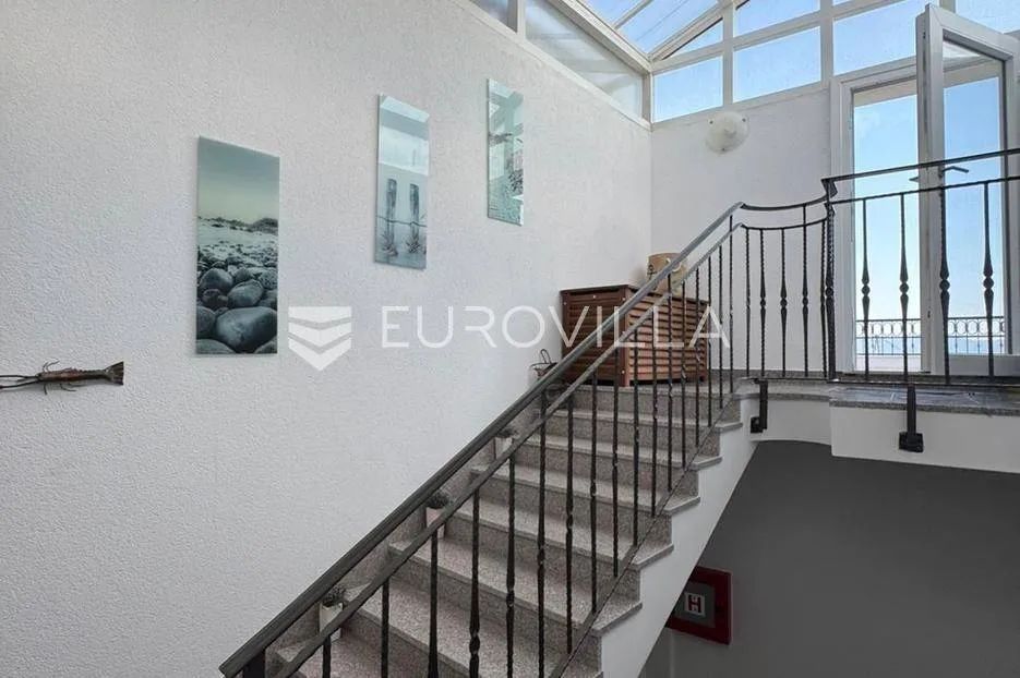 Pièces - Luxury Penthouse with Plot in Bol Town Centre