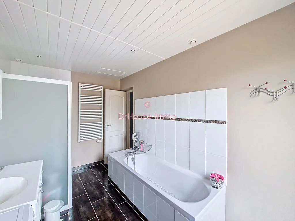 Salles de bain - Maison de Plain Pied avec Jardin à Sansais
