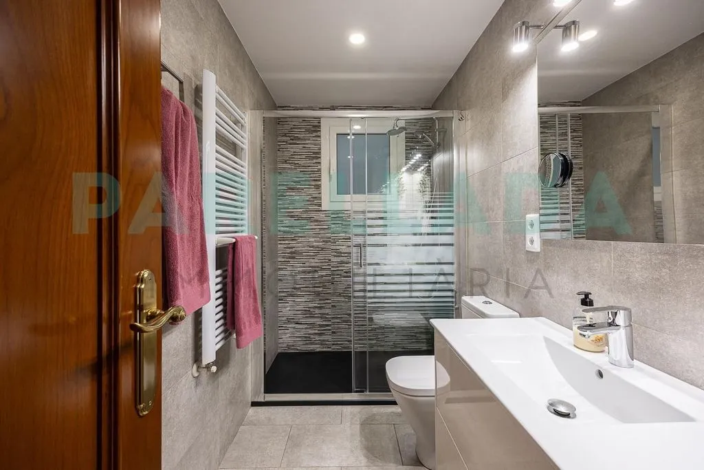 Bagni - Luxury Flat with Terrace in Tiana, Catalonia