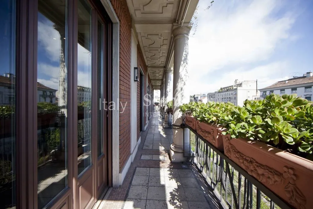 Balcone - Luxury Apartment with Balcony in Milan