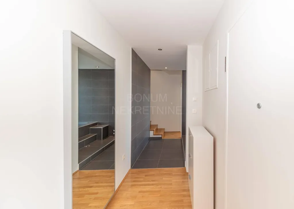 Esik - Luxury Apartment with Sea View in Primošten