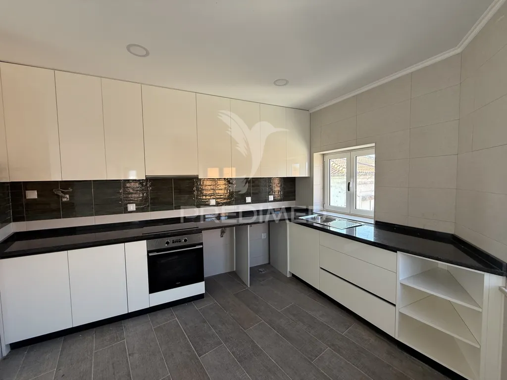 Cuisine - Modern T2 Apartment with Garage in Alcanena