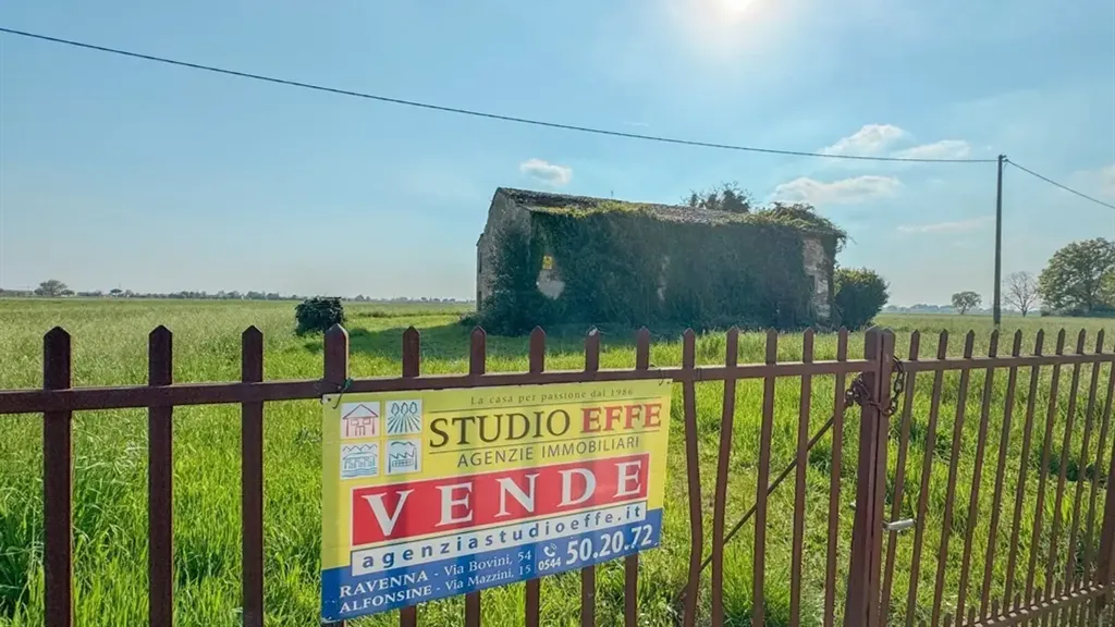 Aed - Rustic Property with Demolition Potential in Ravenna