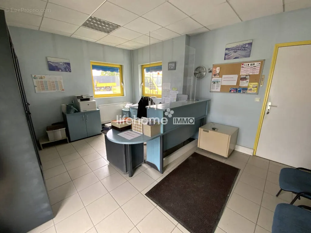 Studio - Commercial Property with Storage near Châteauroux