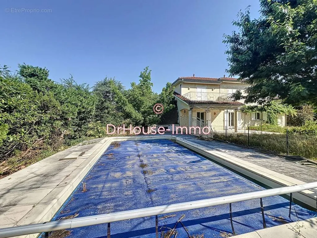 Piscine - Maison de 7 Chambres avec Piscine à Chazay-d'Azergues