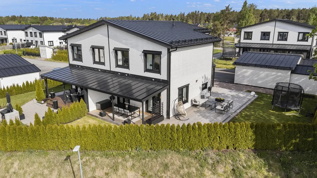 Aerial - Modern Bostadsrätt with Corner Location in Arboga