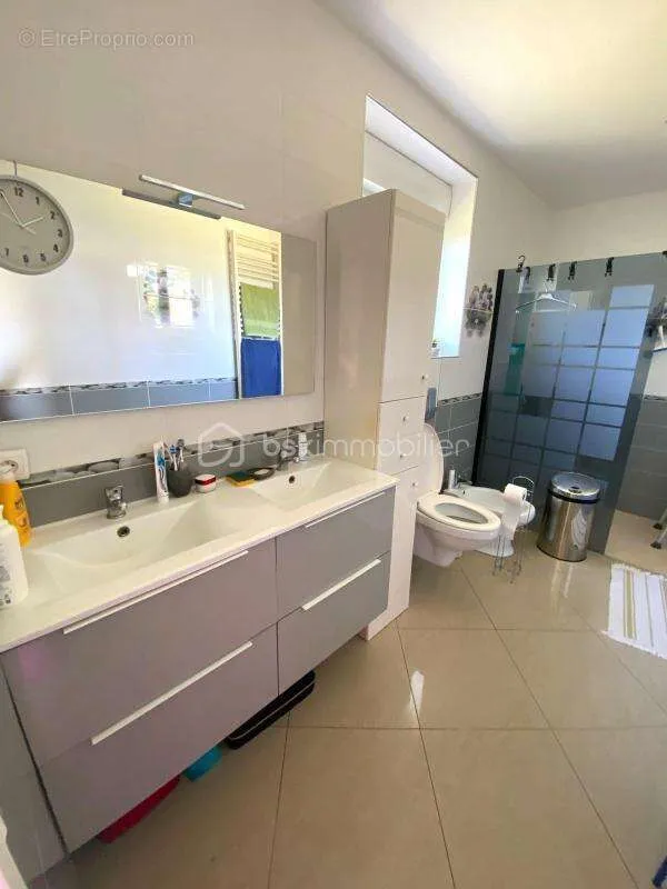 Bathrooms - Charming Farmhouse in Normandy, Eure