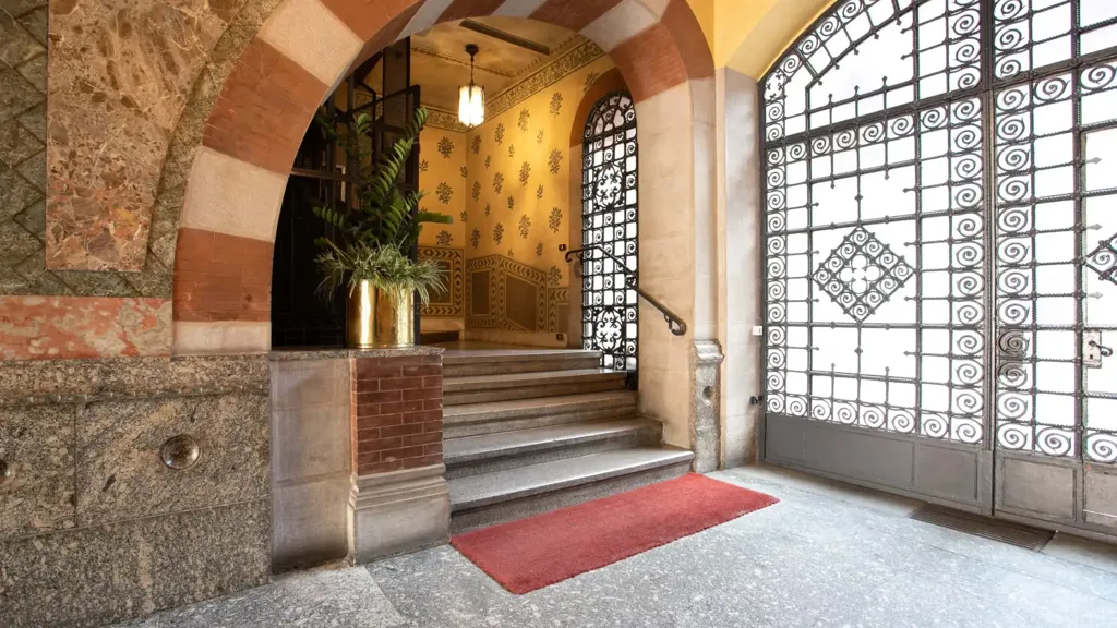 hallway_entrance