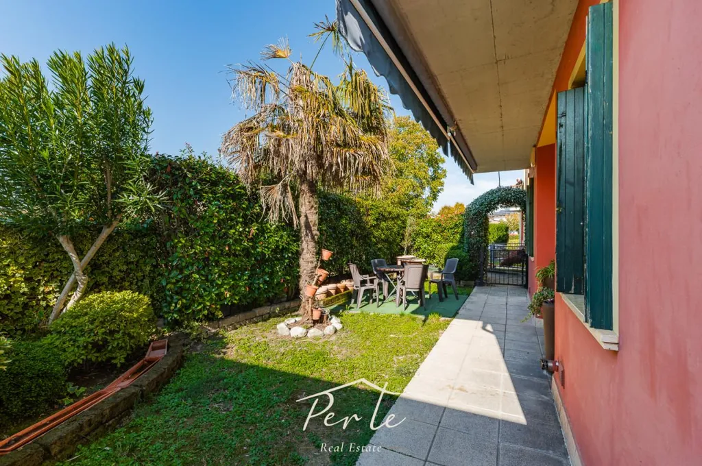 Jardin - Duplex with Garden and Pool in Borgo Mantovano