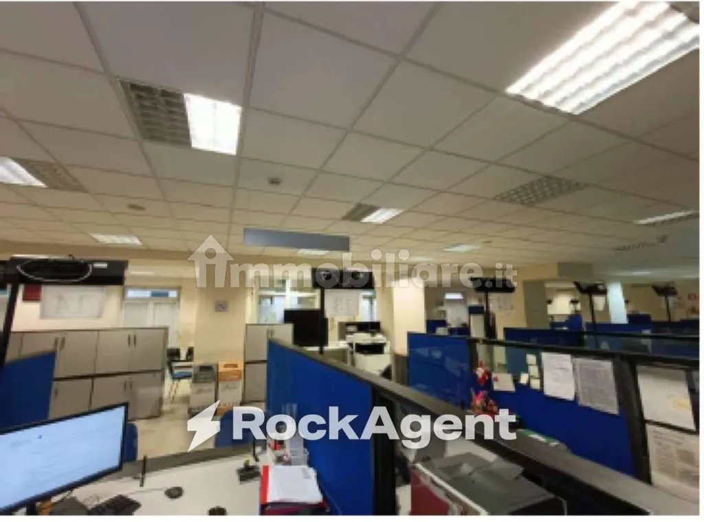Pièces - Office Space with Parking, Genoa