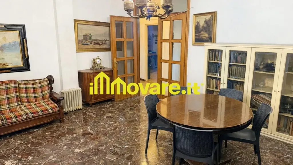 Salle à manger - Spacious Apartment with Triple Exposure in Bari